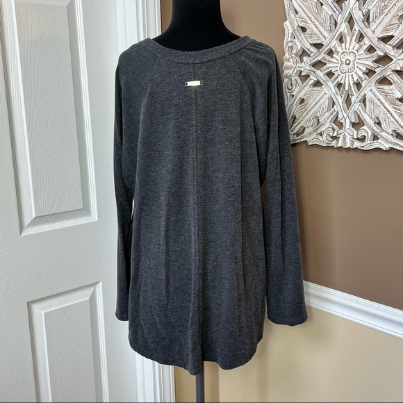 ⭐️ Calvin Klein Long Sleeve Performance Top Super Soft Size LARGE - Picture 2 of 8